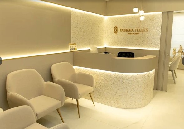 Recepção do consultório da Dra. Fabiana Telles, foto extraída do Google